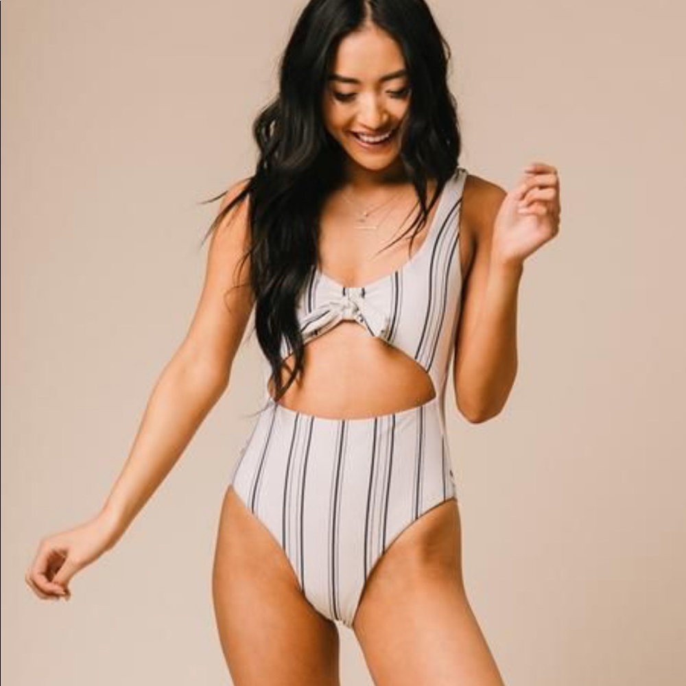 Billabong NWOT Day Drift Cut Out One Piece
